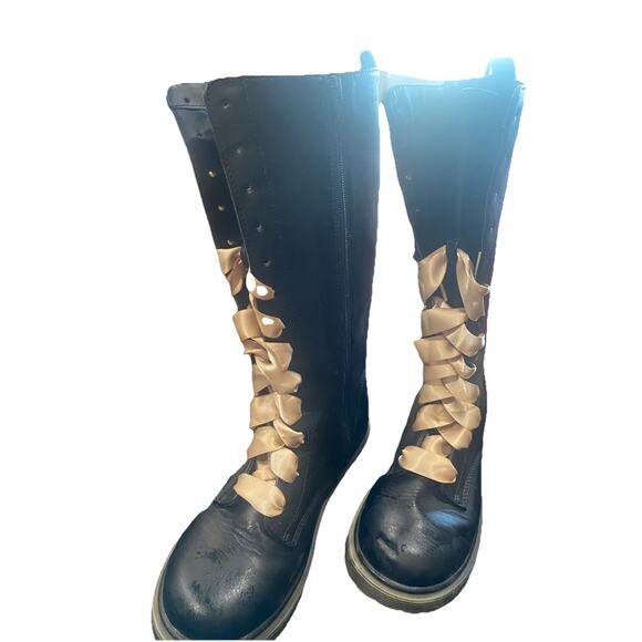 Steve Madden Black Lace Up Combat Boots With Satin Laces - Picture 2 of 8